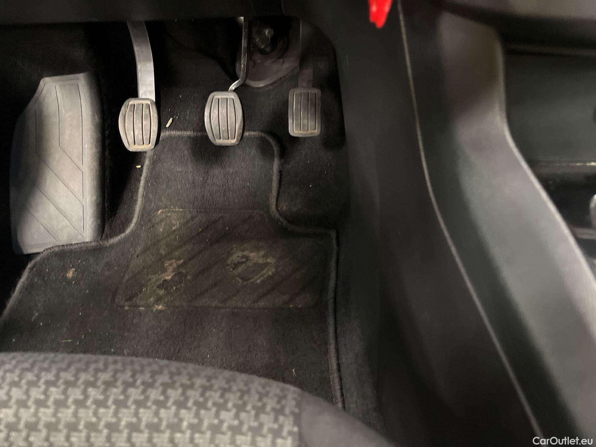  Peugeot  308 Peugeot,  FL'17, Peugeot  1.2 PureTech 110 S&S Active 5d - NO COC #3