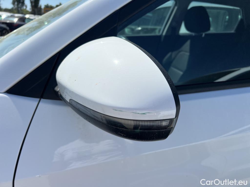  Hyundai  Tucson HYUNDAI  / 2018 / 5P / todoterreno 1.6 CRDI 85kW (116CV) 48V SLE 4X2(SP)(SL) #27