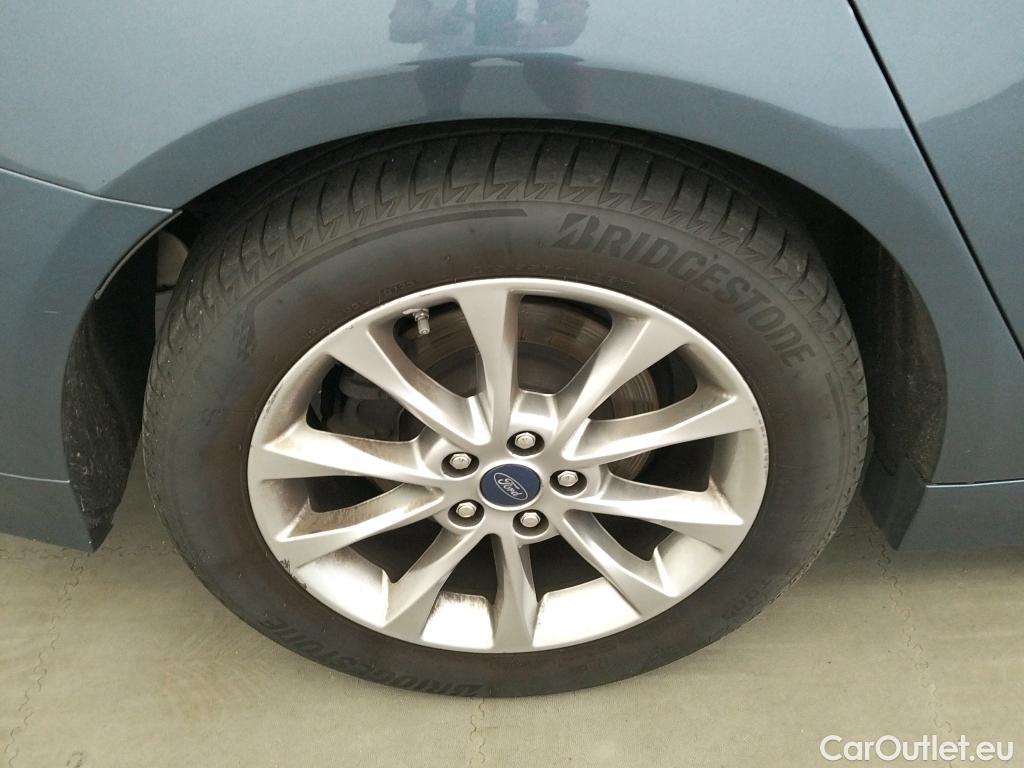  Ford  Mondeo FORD  / 2014 / 5P / berlina con portón 2.0 TDCi 110kW (150CV) Titanium 235 #19