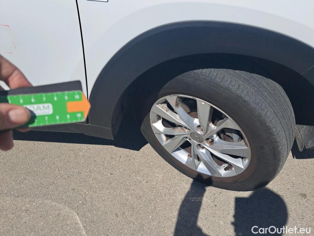  Hyundai  Tucson HYUNDAI  / 2018 / 5P / todoterreno 1.6 CRDI 85kW (116CV) 48V SLE 4X2(SP)(SL) #17
