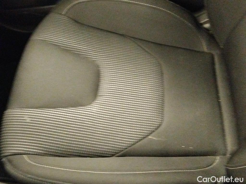  Ford  Mondeo FORD  / 2014 / 5P / berlina con portón 2.0 TDCi 110kW (150CV) Titanium 235 #4