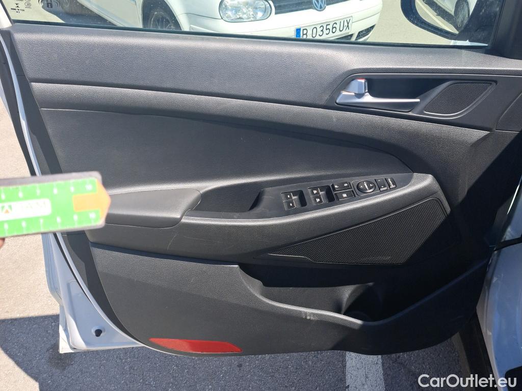  Hyundai  Tucson HYUNDAI  / 2018 / 5P / todoterreno 1.6 CRDI 85kW (116CV) 48V SLE 4X2(SP)(SL) #47