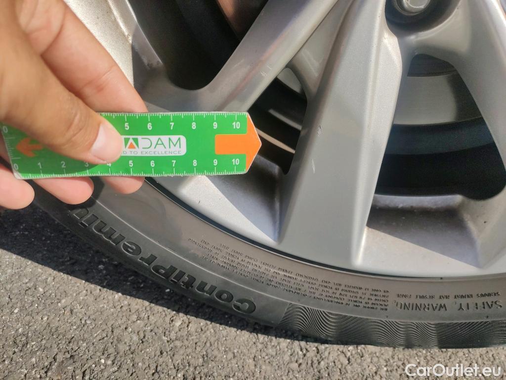  Hyundai  Tucson HYUNDAI  / 2018 / 5P / todoterreno 1.6 CRDI 85kW (116CV) 48V SLE 4X2(SP)(SL) #77