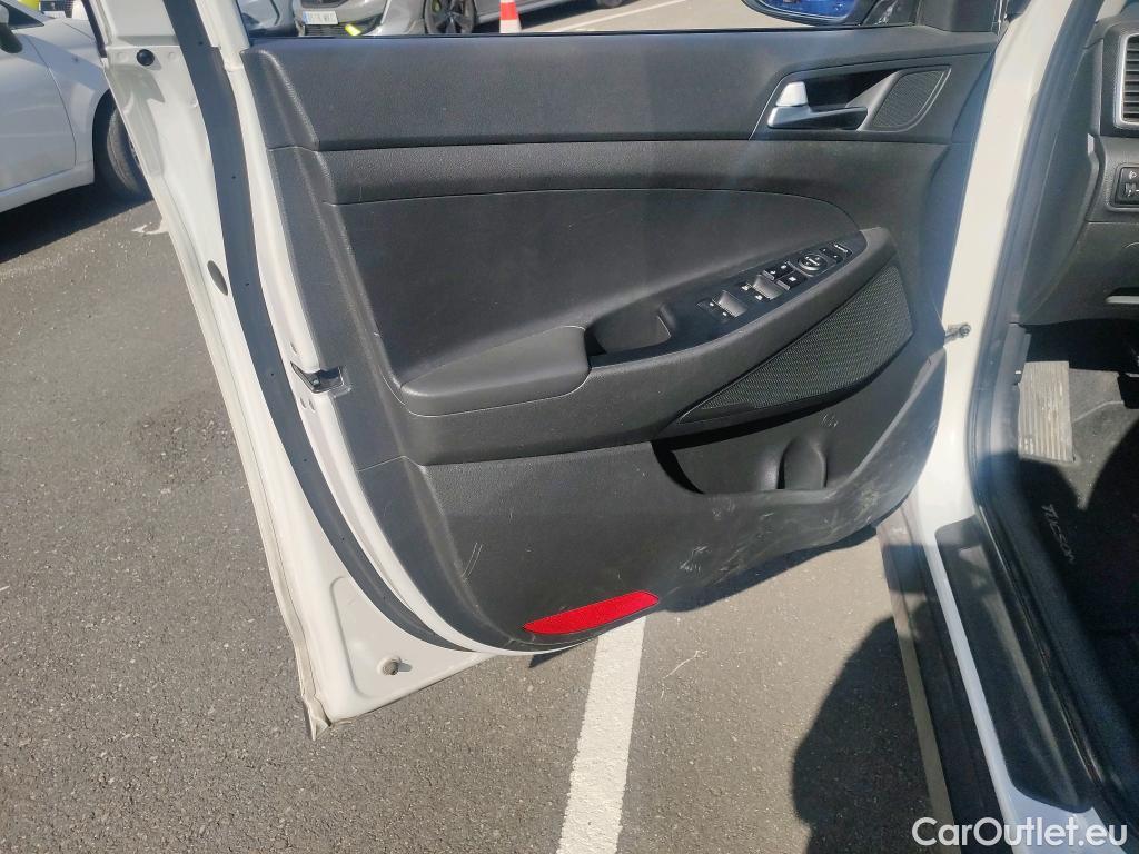  Hyundai  Tucson HYUNDAI  / 2018 / 5P / todoterreno 1.6 CRDI 85kW (116CV) 48V SLE 4X2(SP)(SL) #37