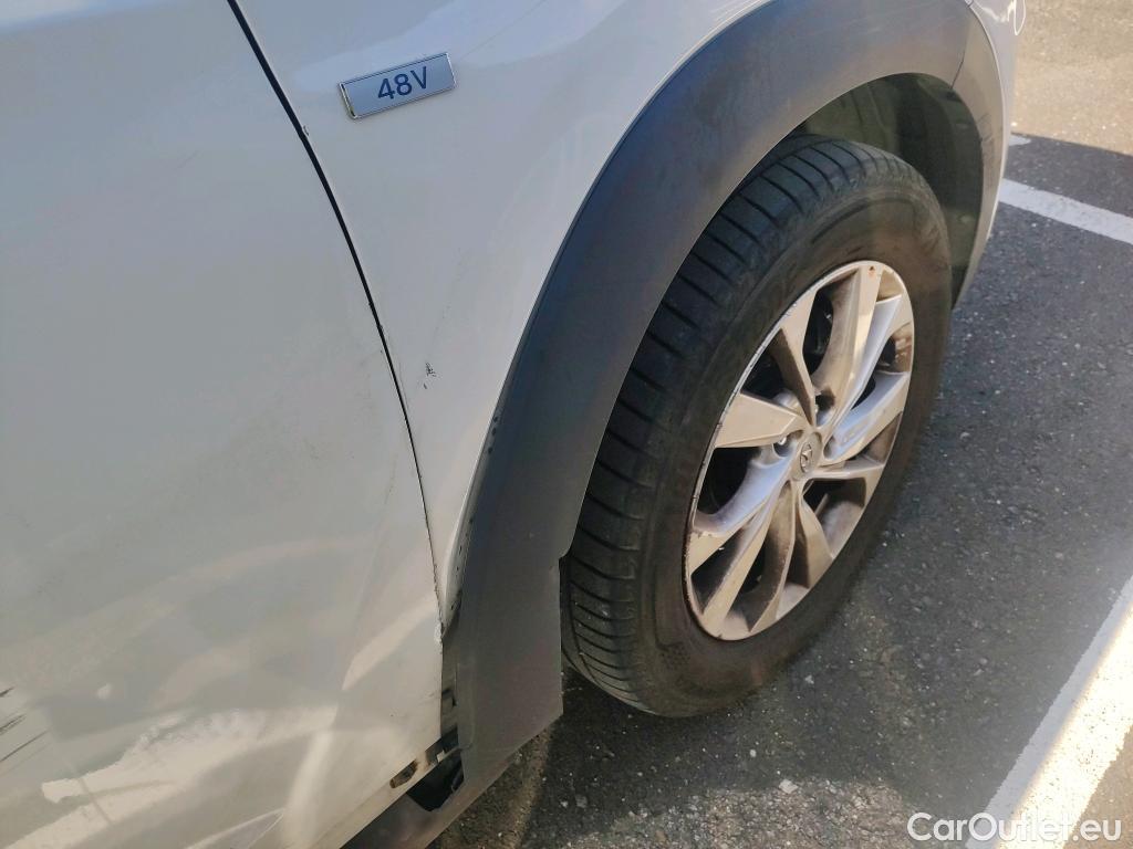  Hyundai  Tucson HYUNDAI  / 2018 / 5P / todoterreno 1.6 CRDI 85kW (116CV) 48V SLE 4X2(SP)(SL) #74