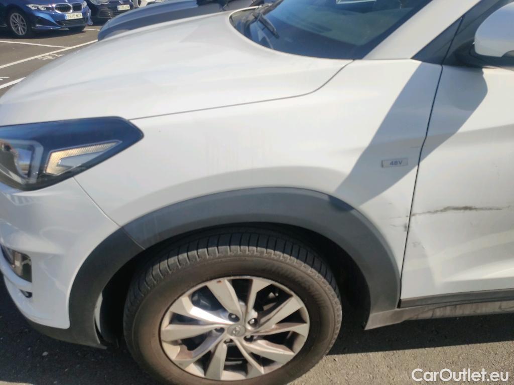  Hyundai  Tucson HYUNDAI  / 2018 / 5P / todoterreno 1.6 CRDI 85kW (116CV) 48V SLE 4X2(SP)(SL) #32