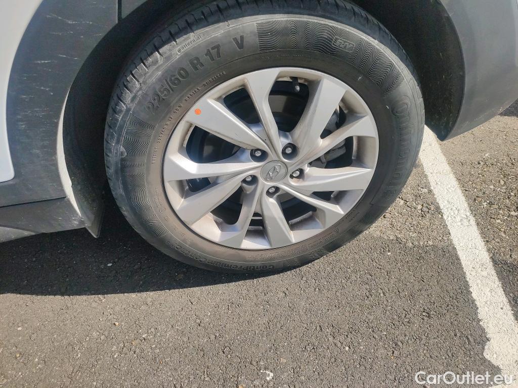  Hyundai  Tucson HYUNDAI  / 2018 / 5P / todoterreno 1.6 CRDI 85kW (116CV) 48V SLE 4X2(SP)(SL) #76