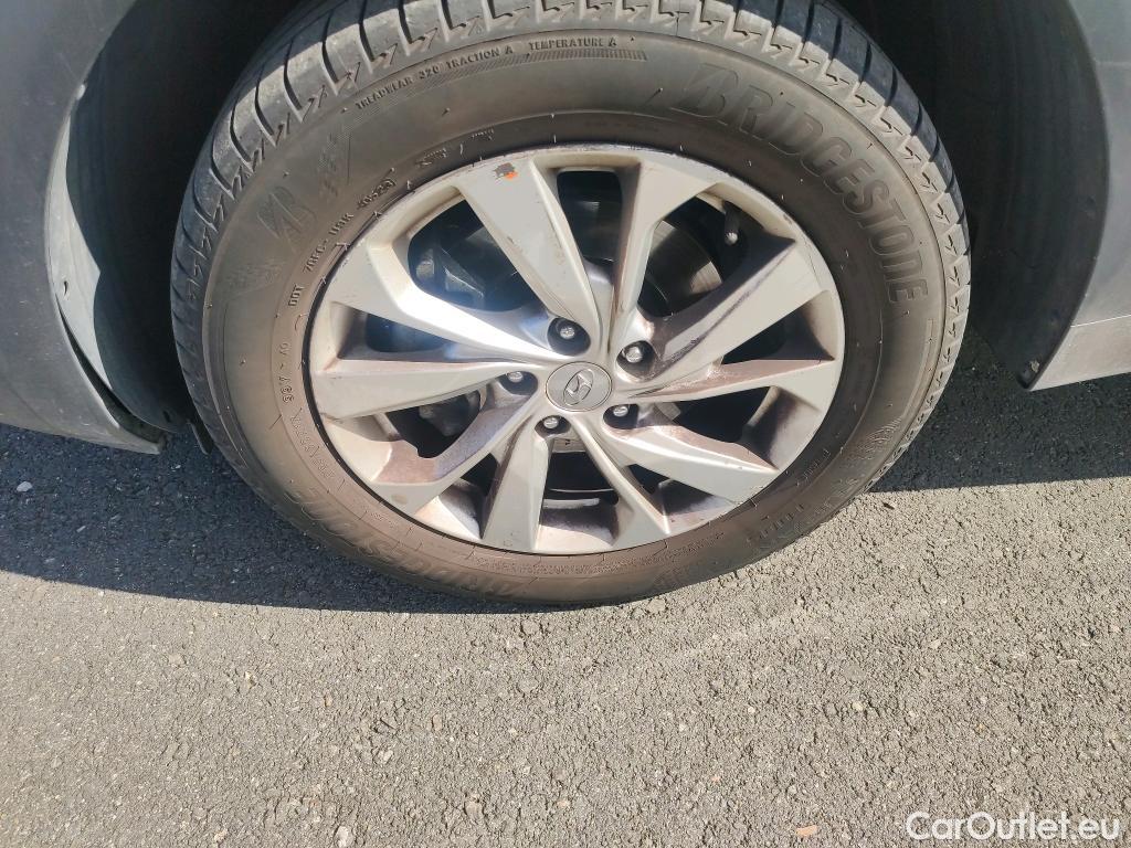  Hyundai  Tucson HYUNDAI  / 2018 / 5P / todoterreno 1.6 CRDI 85kW (116CV) 48V SLE 4X2(SP)(SL) #24