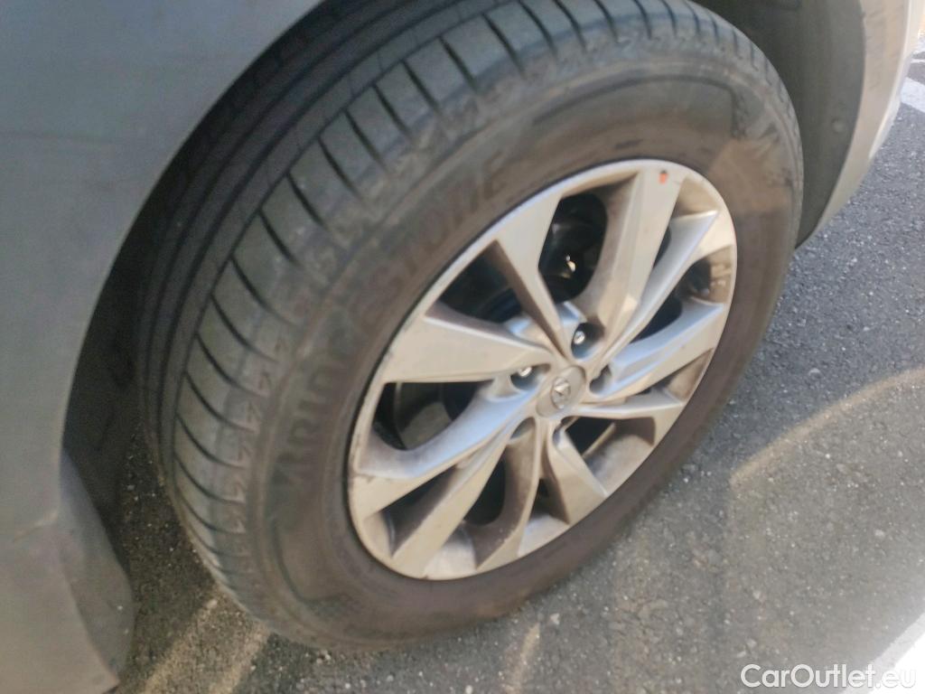  Hyundai  Tucson HYUNDAI  / 2018 / 5P / todoterreno 1.6 CRDI 85kW (116CV) 48V SLE 4X2(SP)(SL) #26
