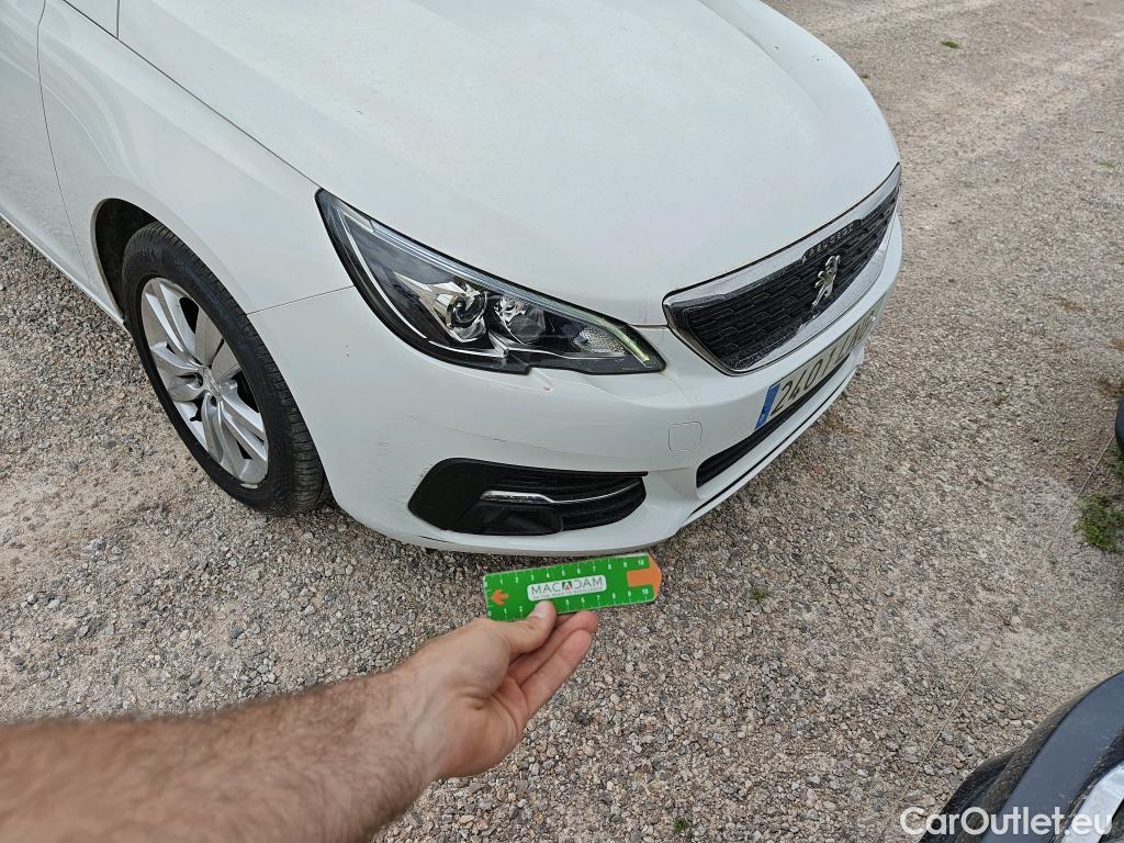  Peugeot  308 PEUGEOT  / 2017 / 5P / berlina con portón 5p Active Pack BlueHDi 130 S&S #25