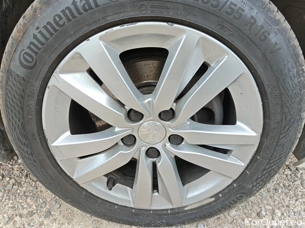  Peugeot  308 PEUGEOT  / 2017 / 5P / berlina con portón 5p Active Pack BlueHDi 130 S&S #22