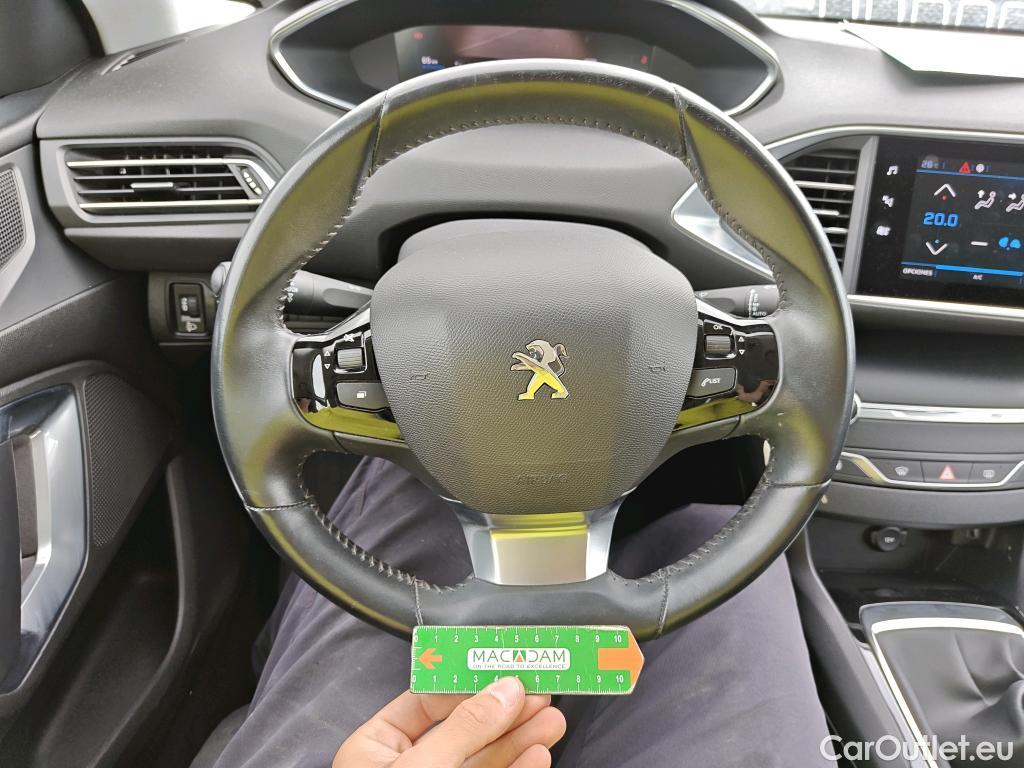  Peugeot  308 PEUGEOT  / 2017 / 5P / berlina con portón 5p Active Pack BlueHDi 130 S&S #23