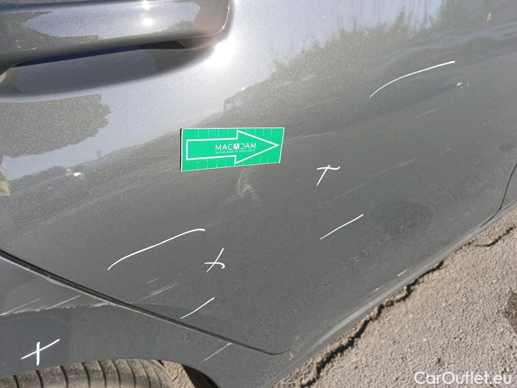  Volkswagen  Golf  VIII Variant Life 2.0 TDI 115CV AT7 E6d #8