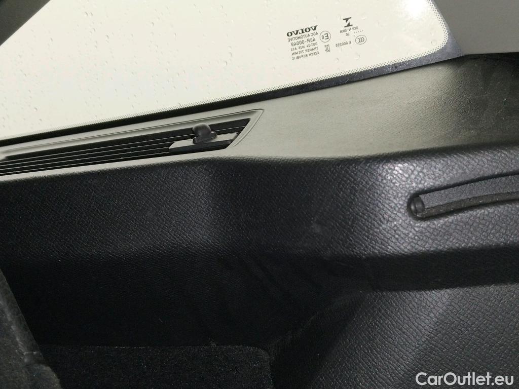  Volvo  XC90  Momentum Plug-In Hybrid AWD 2.0 T8 Twin Engine 390CV AT8 7 Plazas E6dT #48