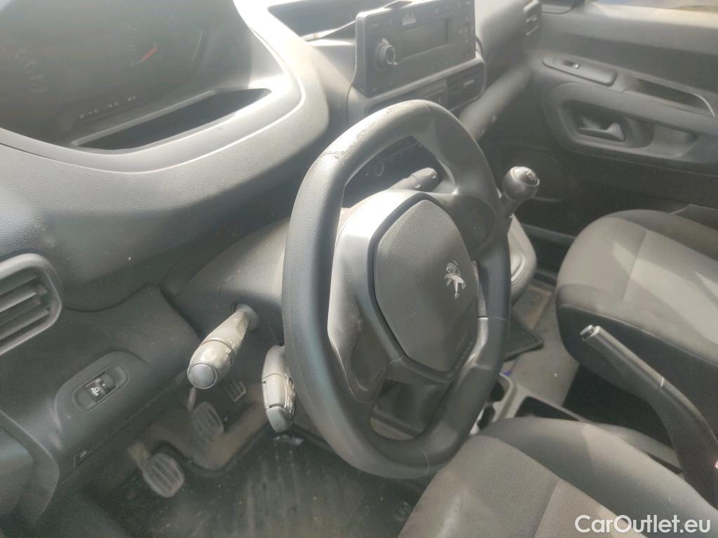  Peugeot  Partner PEUGEOT  / 2018 / 3P / furgón derivado de turismo Pro Standard 600kg BlueHDi 73kW (AC) #42