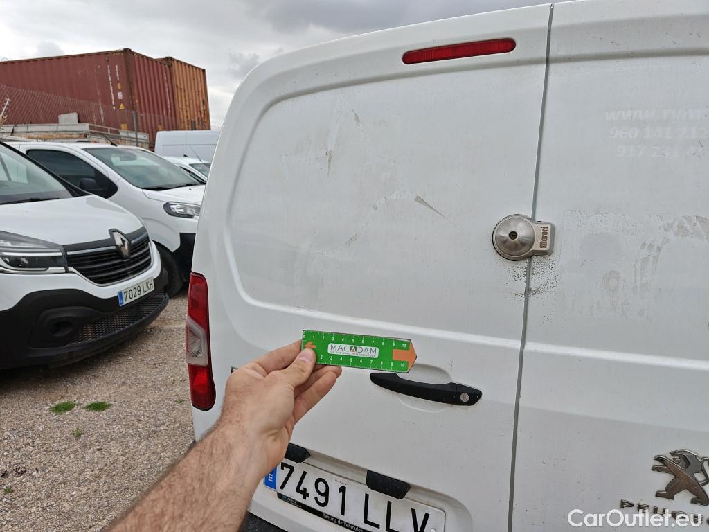  Peugeot  Partner PEUGEOT  / 2018 / 3P / furgón derivado de turismo Pro Standard 600kg BlueHDi 73kW (AC) #18