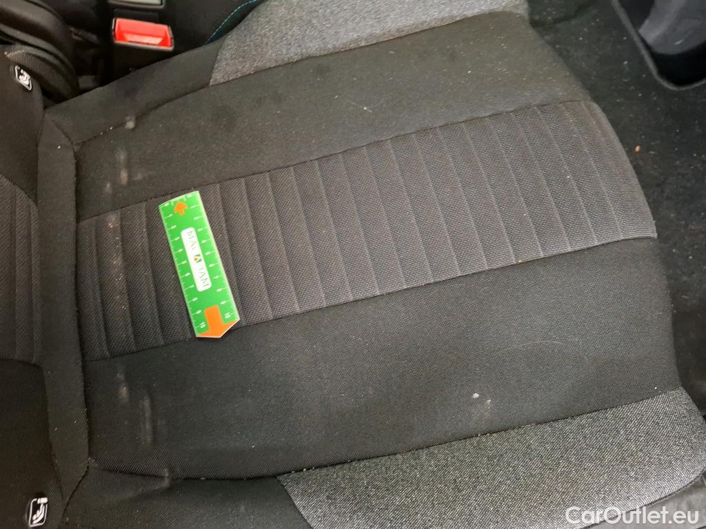  Peugeot  5008 PEUGEOT  / 2020 / 5P / SUV PureTech 130 S&S EAT8 Active Pack #38