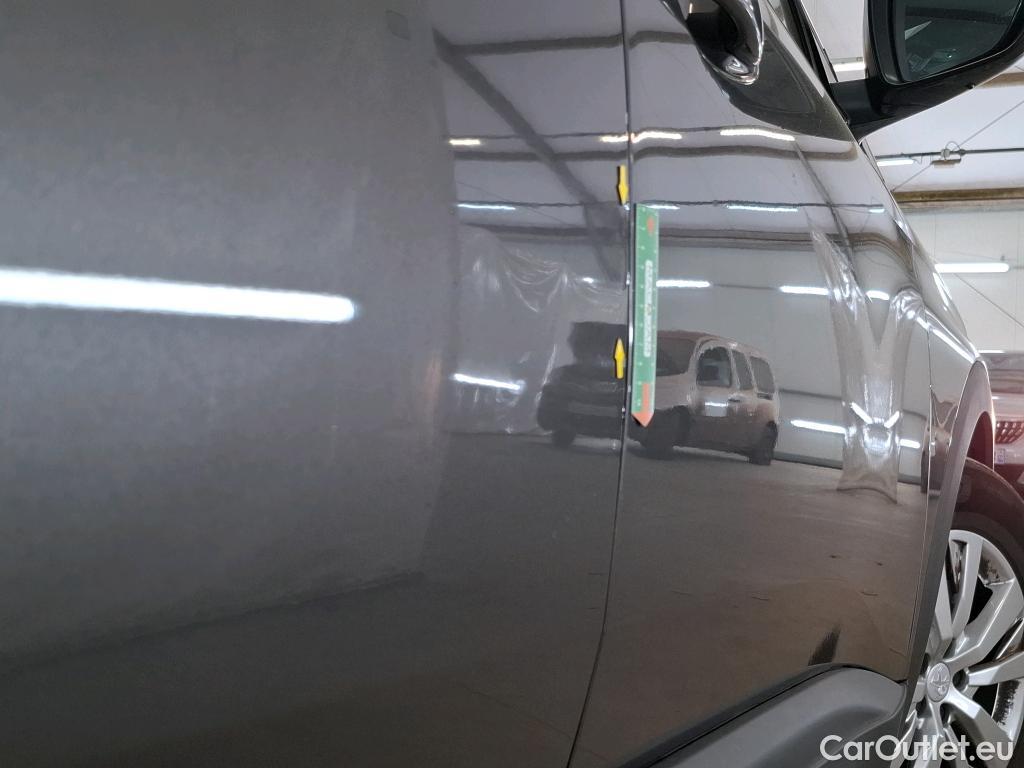  Peugeot  5008 PEUGEOT  / 2020 / 5P / SUV PureTech 130 S&S EAT8 Active Pack #40