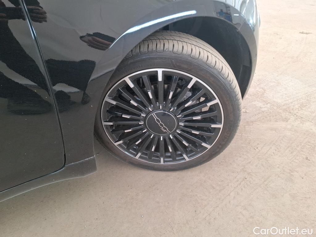  Fiat  500 FIAT  / 2020 / 4P / Berline 42kWh La Prima 3+1(SL) #22