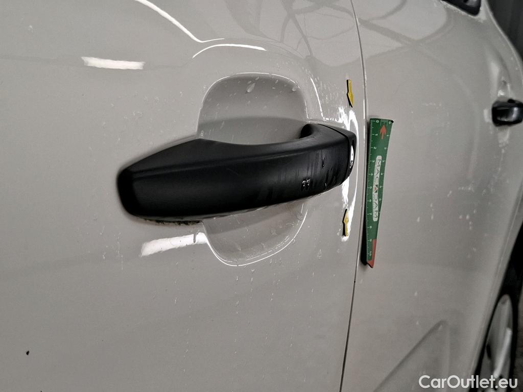  Citroen  C3 CITROEN  5p Berline PureTech 82 BVM Live #4