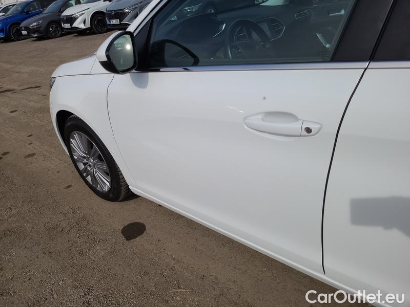  Peugeot  308  II (2013)  SW 1.5BHDi 130 Allure #3