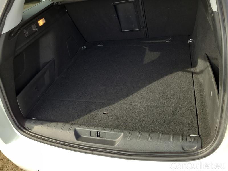  Peugeot  308  II (2013)  SW 1.5BHDi 130 Allure #15