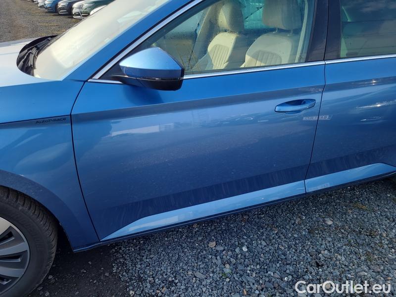  Skoda  Superb  Combi (3V5)(2015) Supe.com.2.0TDI 147 Style Aut #3