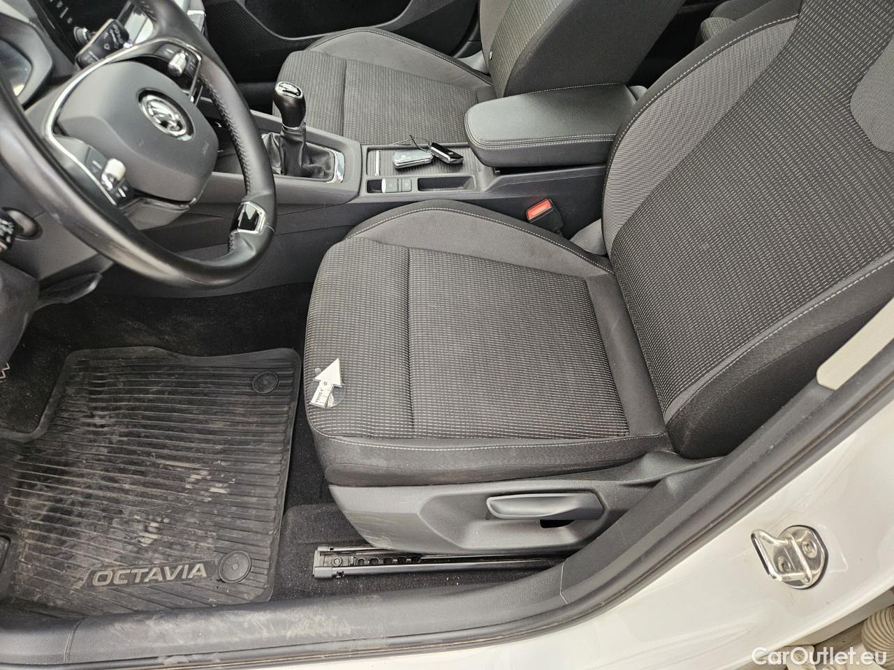  Skoda  Octavia 2.0 TDI 115CP Ambition Combi #44