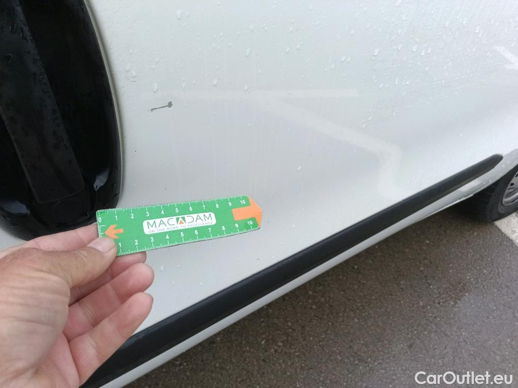  Fiat  Doblo FIAT Doblò Cargo/2015/3P/furgón derivado de turismo Cargo Base Plus 1.3 Mjet 70kW (95CV) #19