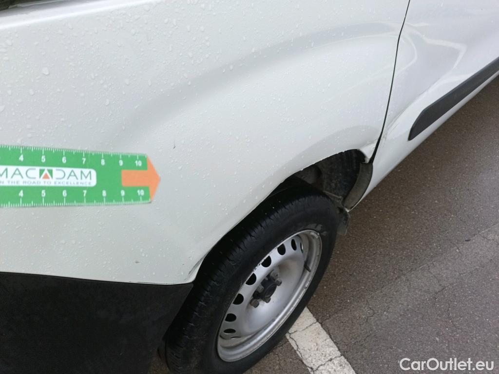  Fiat  Doblo FIAT Doblò Cargo/2015/3P/furgón derivado de turismo Cargo Base Plus 1.3 Mjet 70kW (95CV) #2