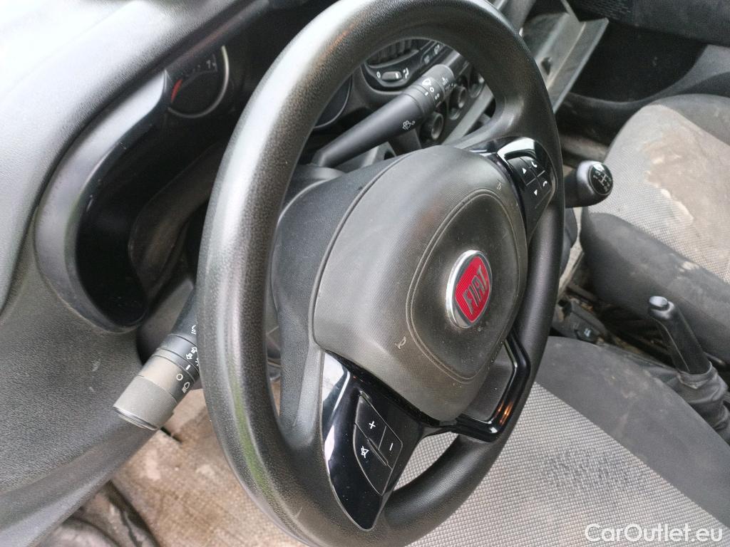  Fiat  Doblo FIAT Doblò Cargo/2015/3P/furgón derivado de turismo Cargo Base Plus 1.3 Mjet 70kW (95CV) #35