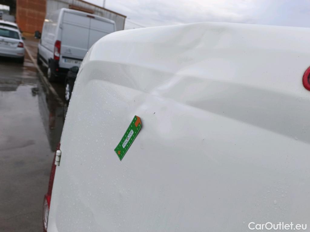  Fiat  Doblo FIAT Doblò Cargo/2015/3P/furgón derivado de turismo Cargo Base Plus 1.3 Mjet 70kW (95CV) #4