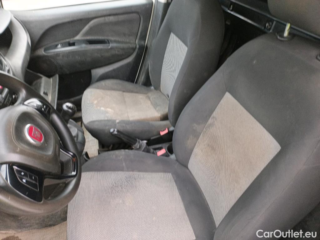  Fiat  Doblo FIAT Doblò Cargo/2015/3P/furgón derivado de turismo Cargo Base Plus 1.3 Mjet 70kW (95CV) #22