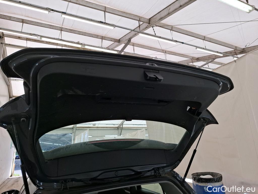  Volkswagen  Golf  VOLKSWAGEN / 2020 / 5P / Berline 2.0 TDI SCR 115 DSG7 Life Busi #15