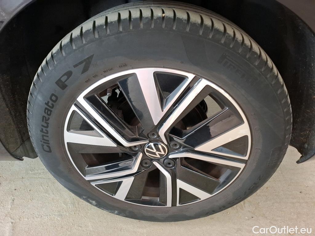  Volkswagen  Touran  Carat BlueMotion Tech 2.0 TDI 150CV BVA7 7 Sieges E6d #42