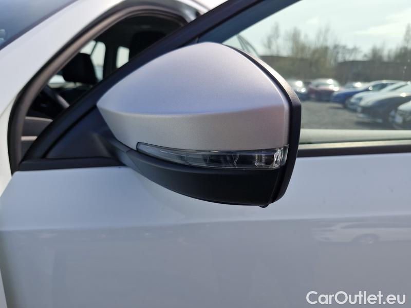  Skoda  Octavia  Combi  (5E5)(03.2017->) OctCom 2.0TSI 140 Scout 4x4 AT #27