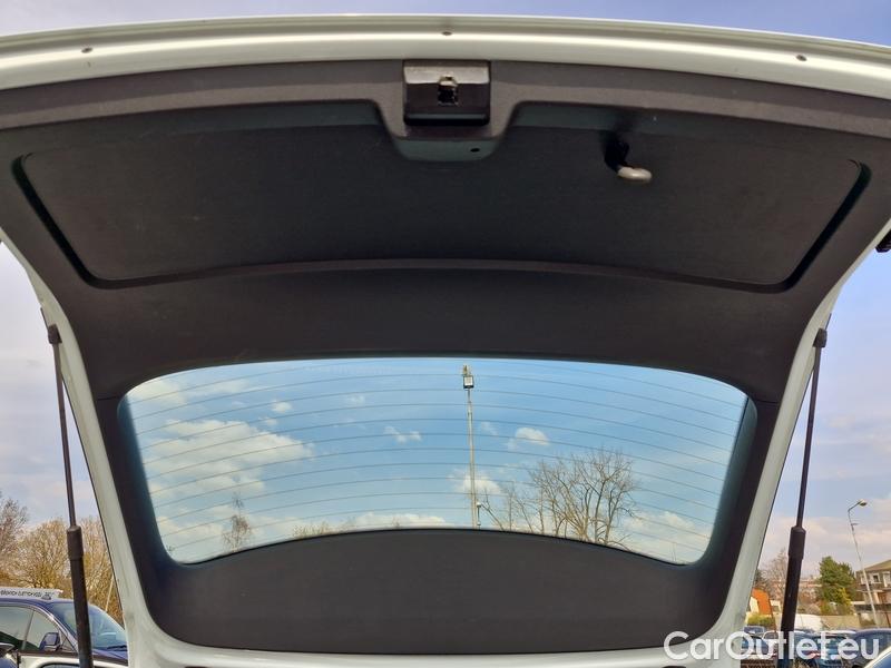  Skoda  Octavia  Combi  (5E5)(03.2017->) OctCom 2.0TSI 140 Scout 4x4 AT #17
