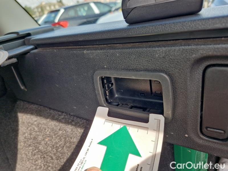  Skoda  Octavia  Combi  (5E5)(03.2017->) OctCom 2.0TSI 140 Scout 4x4 AT #37