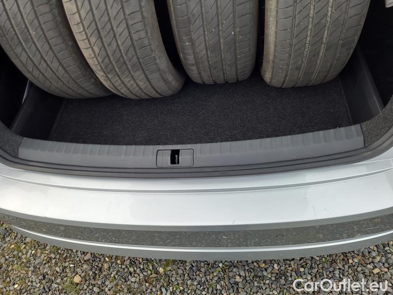  Skoda  Octavia  Lim. (NX3)(2020)  1.5TSI 110 Style 5d #9