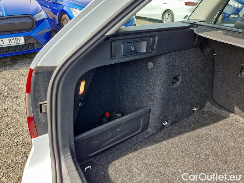  Skoda  Octavia  Combi  (5E5)(03.2017->) OctCom 2.0TSI 140 Scout 4x4 AT #36