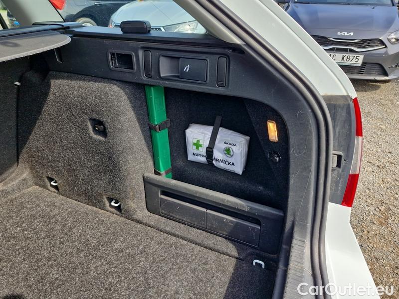  Skoda  Octavia  Combi  (5E5)(03.2017->) OctCom 2.0TSI 140 Scout 4x4 AT #35