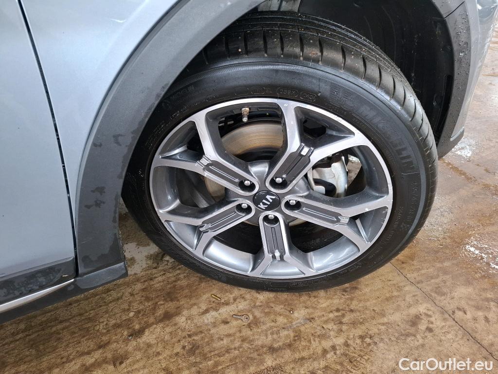  KIA  XCeed KIA  / 2019 / 5P / Crossover 1.6 GDI ISG ISG PHEV PREMIUM DCT7 #22