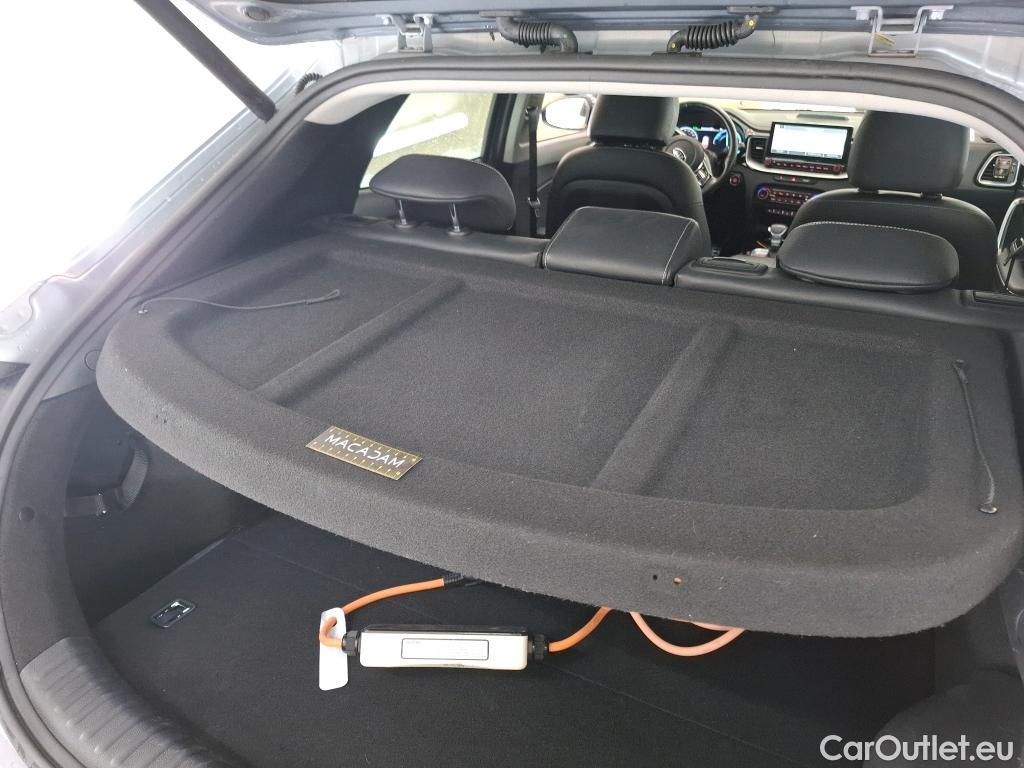  KIA  XCeed KIA  / 2019 / 5P / Crossover 1.6 GDI ISG ISG PHEV PREMIUM DCT7 #18