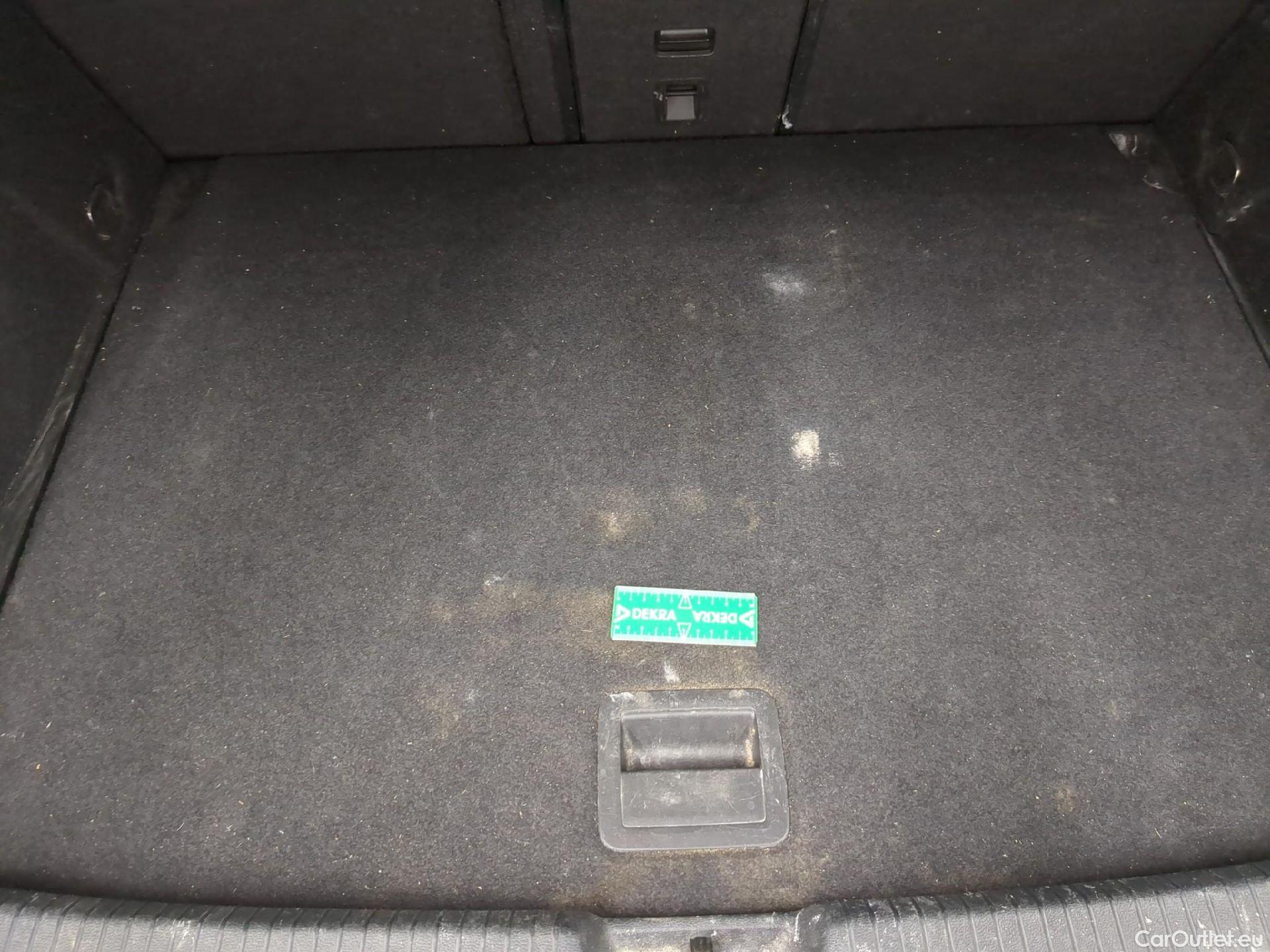  Volkswagen  Golf  VOLKSWAGEN / 2020 / 5P / Berline 1.0 TSI OPF 110 BVM6 Life Busi #4