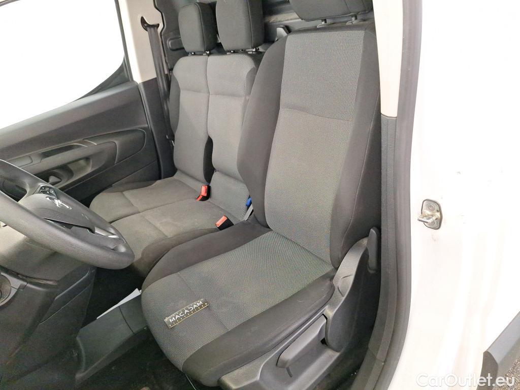 Opel  Combo OPEL  / 2018 / 4P / Fourgonnette 1.5 diesel 100chL1H1/stand CARGO PACK C #16