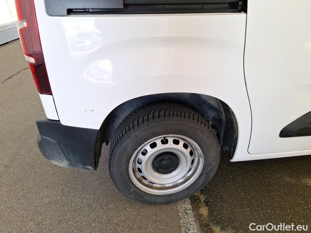  Opel  Combo OPEL  / 2018 / 4P / Fourgonnette 1.5 diesel 100chL1H1/stand CARGO PACK C #40