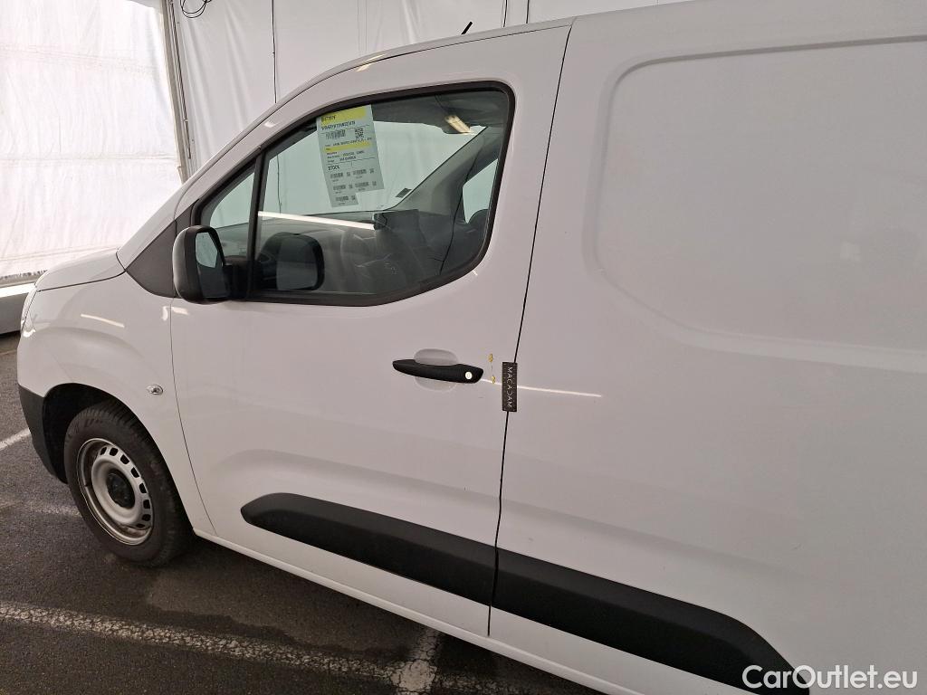  Opel  Combo OPEL  / 2018 / 4P / Fourgonnette 1.5 diesel 100chL1H1/stand CARGO PACK C #46