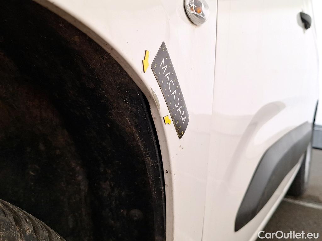  Opel  Combo OPEL  / 2018 / 4P / Fourgonnette 1.5 diesel 100chL1H1/stand CARGO PACK C #2