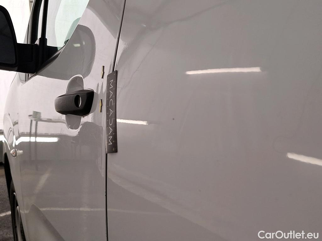 Opel  Combo OPEL  / 2018 / 4P / Fourgonnette 1.5 diesel 100chL1H1/stand CARGO PACK C #49