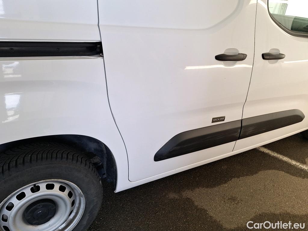  Opel  Combo OPEL  / 2018 / 4P / Fourgonnette 1.5 diesel 100chL1H1/stand CARGO PACK C #69